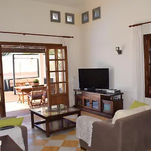 Alai. Privacidad. Piscina Climatizada. Wifi. Tv Cable. Villa Playa Blanca (Lanzarote)