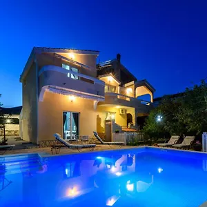 Slaven Apartment Plano