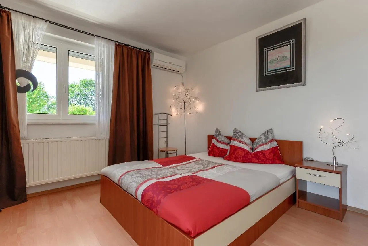 Haus Lilli Mit Pool Apartment Razanac 0*,